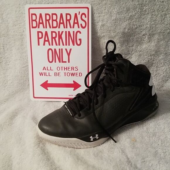 UNDER ARMOUR Basketball Shoes SZ 8.5 - Picture 1 of 7
